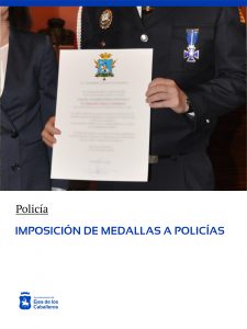 Lee más sobre el artículo Imposición de medallas al mérito profesional, años 2018 y 2019, a varios miembros de la policía local