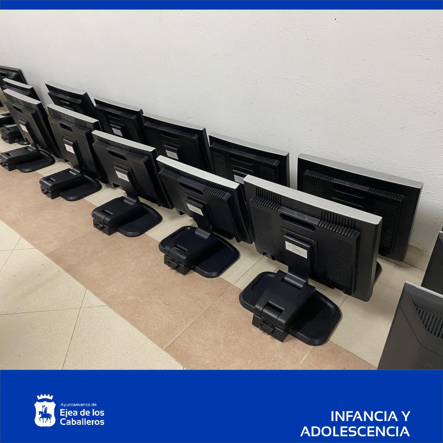 En este momento estás viendo El Ayuntamiento de Ejea realiza una donación de pantallas de ordenador a los centros educativos del municipio