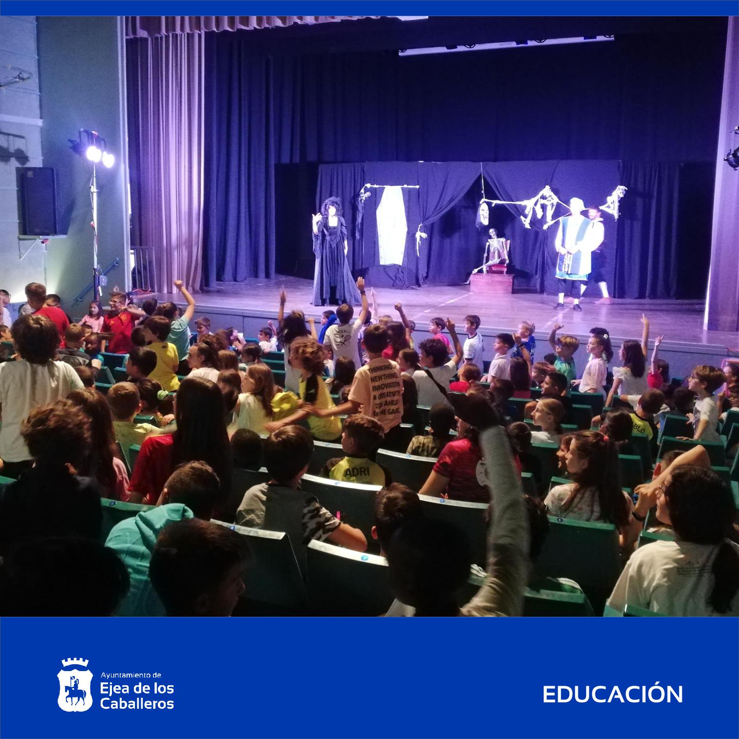 En este momento estás viendo 1.420 escolares de Infantil y Primaria participan de la experiencia del teatro en inglés con la compañía “THEATRE4SCHOOLS”