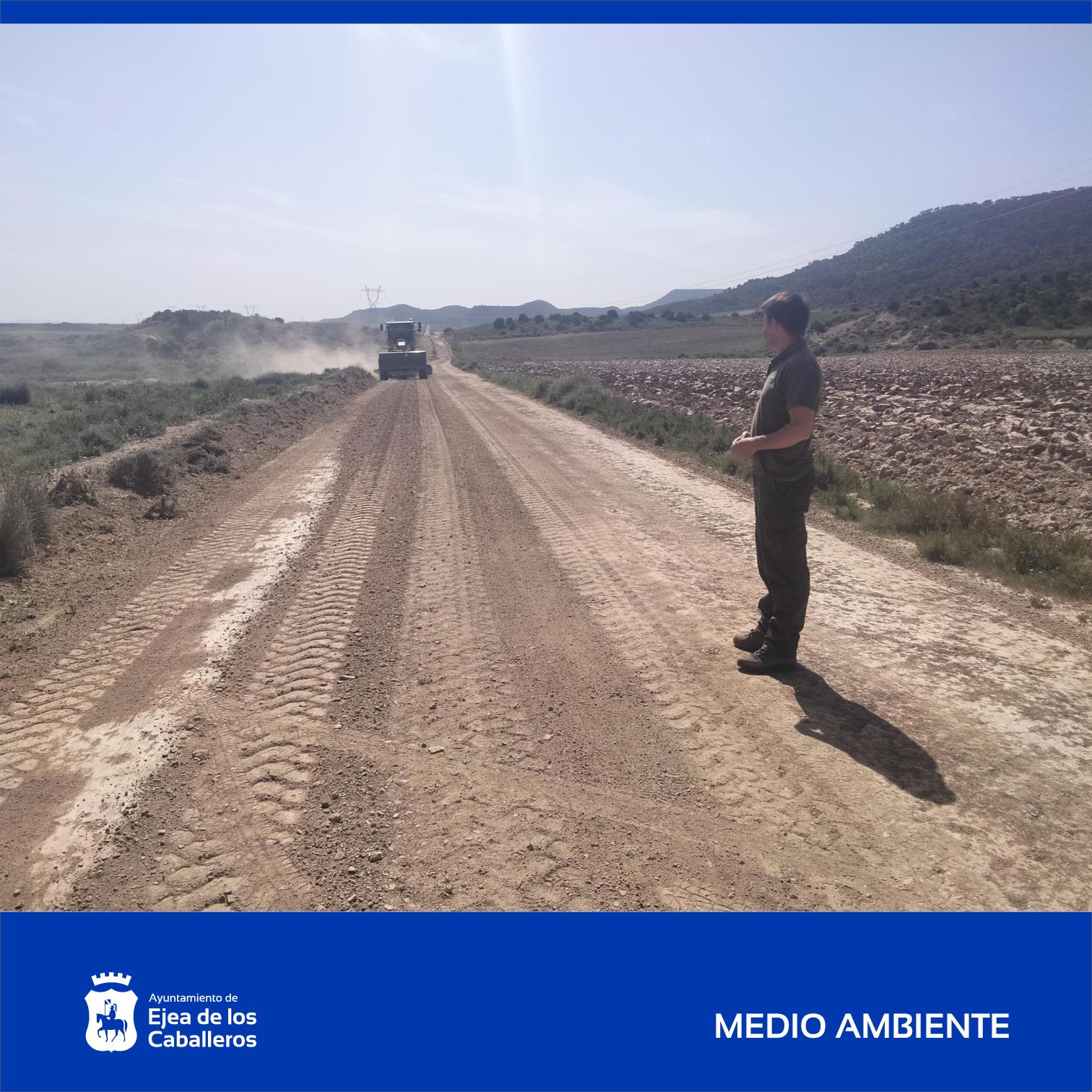 En este momento estás viendo Continúan los trabajos de mejora de pistas forestales en el «Monte de La Bardena»