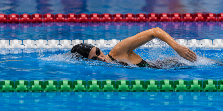 Lee más sobre el artículo Comienzan los cursos de natación en la piscina cubierta de Ejea
