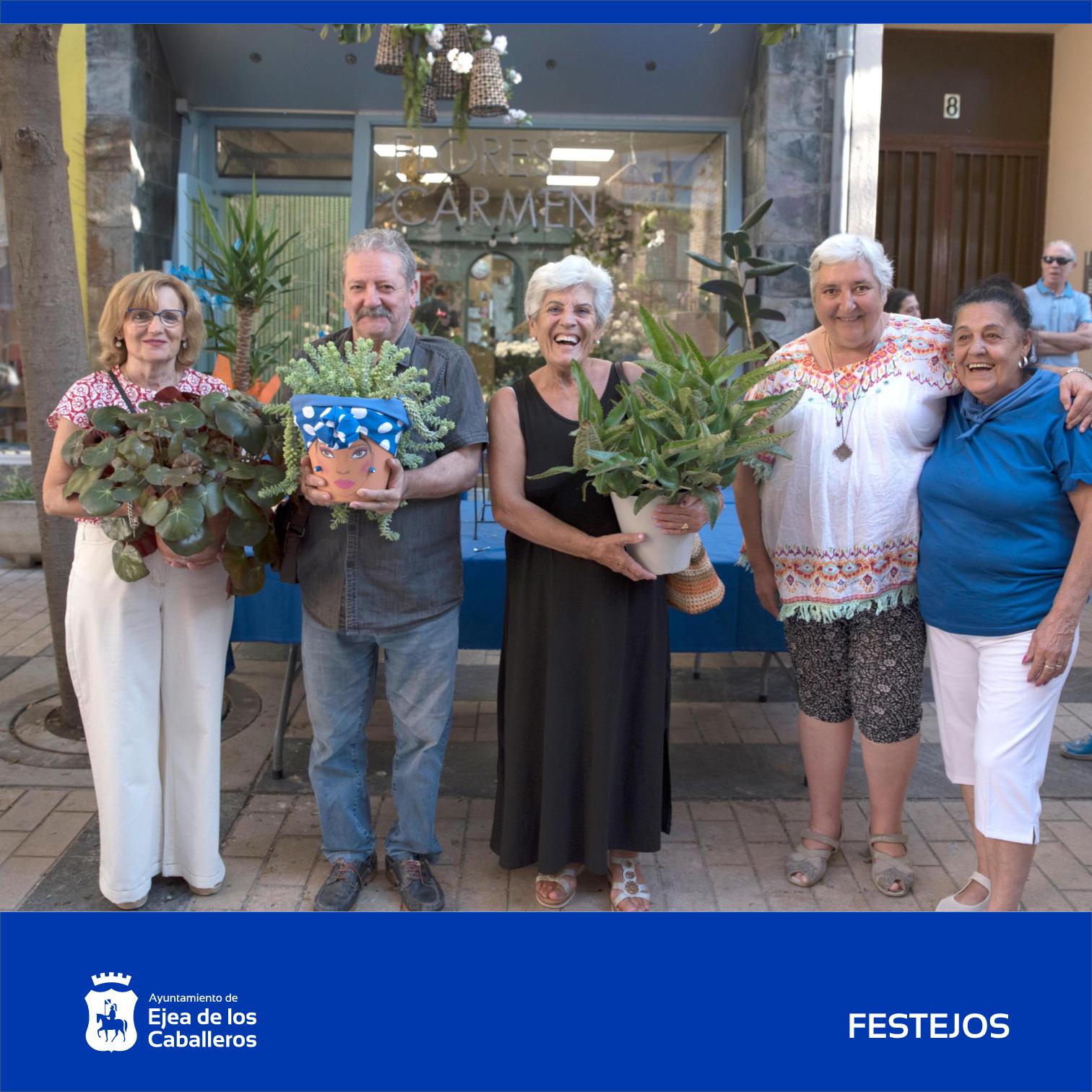 En este momento estás viendo Una columna del diablo, una cola de burrito y una begonia nenúfar, las plantas ganadoras del concurso de macetas 2026 de las fiestas de la Virgen de la Oliva